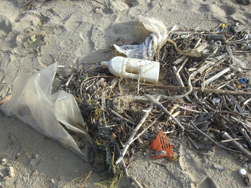 plásticos en el mar contaminación